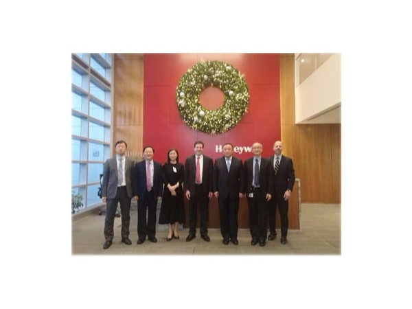 CIIE局代表团参观霍尼韦尔全球总部，签署2019年展览合同